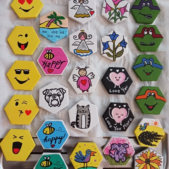 Various Hand Painted Tile Magnets - Picture 3 of 4